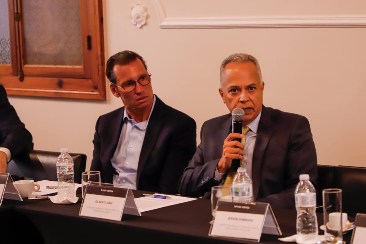 Presidente do TCEMG, conselheiro Gilberto Diniz, participa de mesa-redonda na FGV Justiça